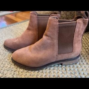 Womens Clark’s suede Chelsea boots